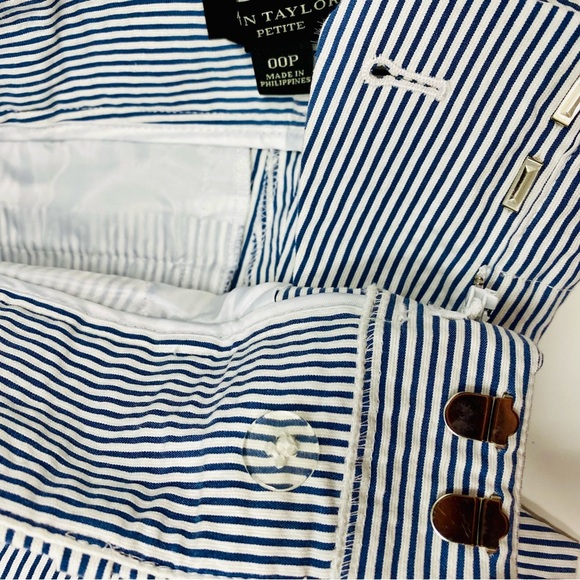 Women’s Ann Taylor Blue and White Flat Front Seersucker Shorts - Picture 5 of 7